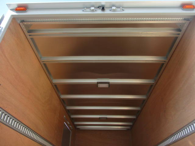 いすゞエルフアルミバン小型（2t・3t）[写真16]