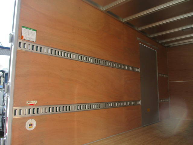 いすゞエルフアルミバン小型（2t・3t）[写真17]