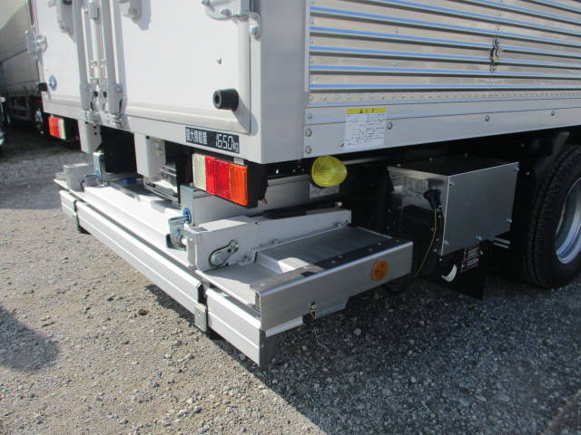 いすゞエルフアルミバン小型（2t・3t）[写真08]