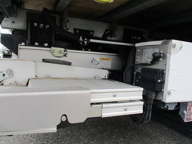 いすゞエルフアルミバン小型（2t・3t）[写真11]