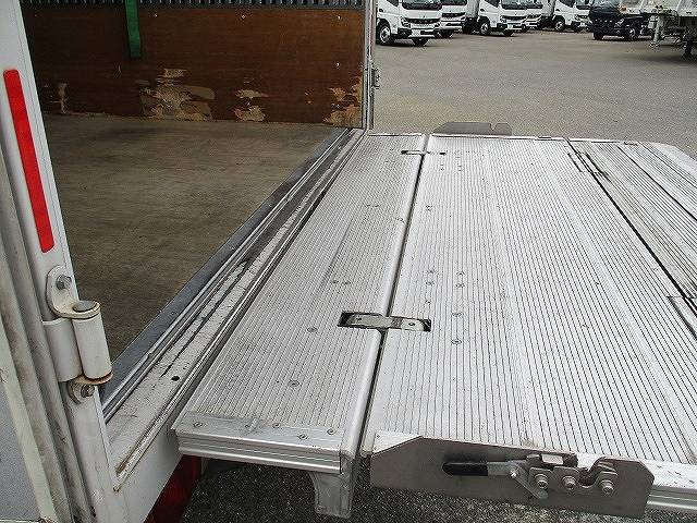 いすゞエルフアルミバン小型（2t・3t）[写真06]