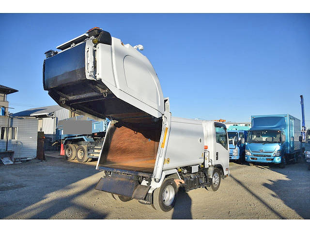 いすゞエルフパッカー車（塵芥車）小型（2t・3t）[写真03]