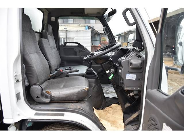 いすゞエルフパッカー車（塵芥車）小型（2t・3t）[写真25]