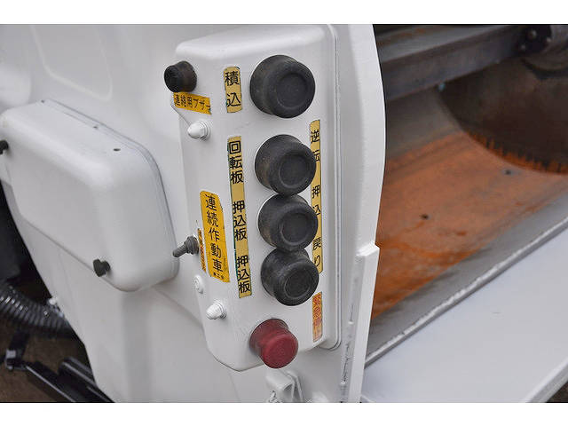 いすゞエルフパッカー車（塵芥車）小型（2t・3t）[写真37]