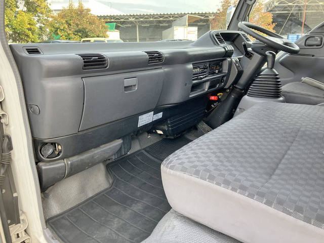 いすゞエルフ幌ウイング小型（2t・3t）[写真30]