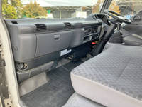 いすゞエルフ幌ウイング小型（2t・3t）[写真30]