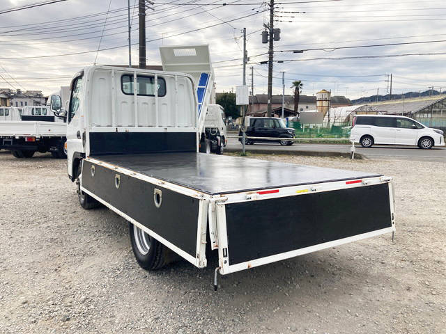 三菱ふそうキャンター平ボディ小型（2t・3t）[写真11]
