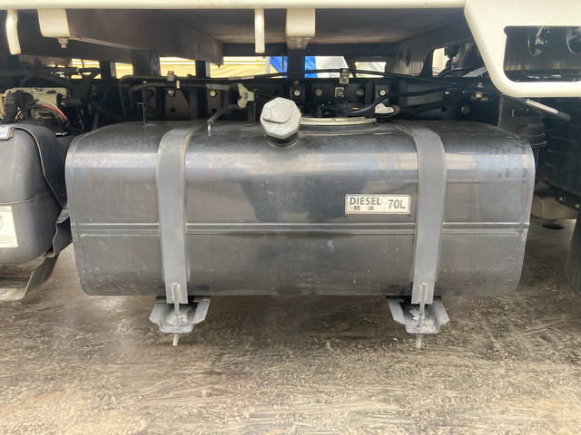 三菱ふそうキャンター平ボディ小型（2t・3t）[写真17]