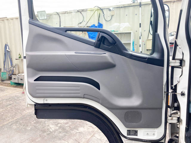 三菱ふそうキャンター平ボディ小型（2t・3t）[写真27]