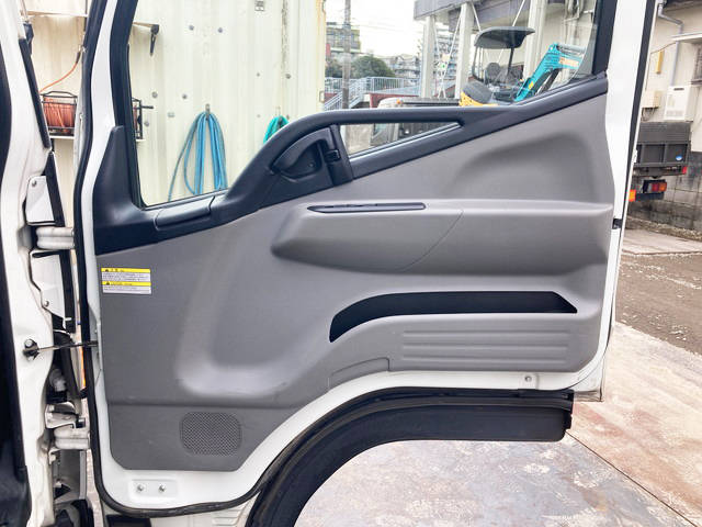 三菱ふそうキャンター平ボディ小型（2t・3t）[写真28]