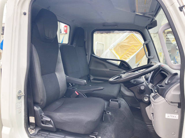 三菱ふそうキャンター平ボディ小型（2t・3t）[写真30]