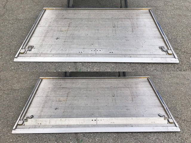 三菱ふそうファイターアルミバン中型（4t）[写真18]