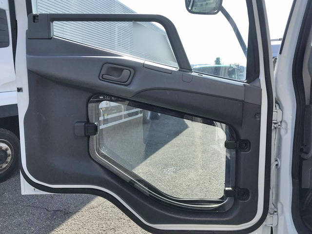 三菱ふそうファイターアルミバン中型（4t）[写真27]