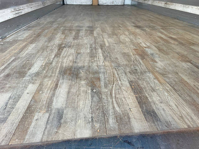 日野レンジャーアルミウイング中型（4t）[写真10]