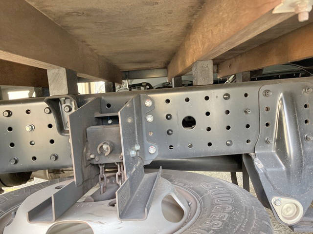 三菱ふそうキャンター平ボディ小型（2t・3t）[写真12]