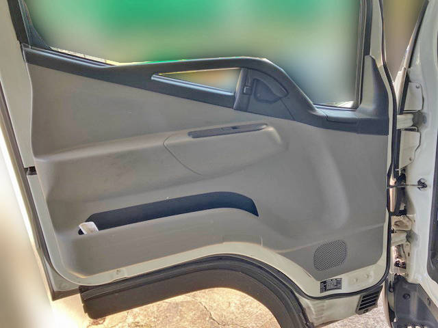 三菱ふそうキャンター平ボディ小型（2t・3t）[写真18]