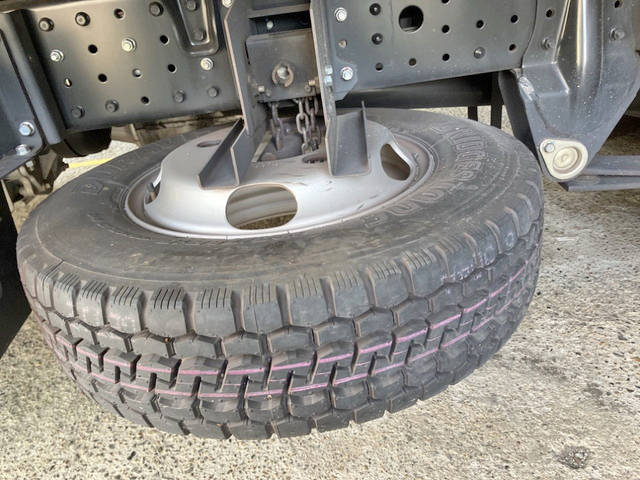 三菱ふそうキャンター平ボディ小型（2t・3t）[写真09]