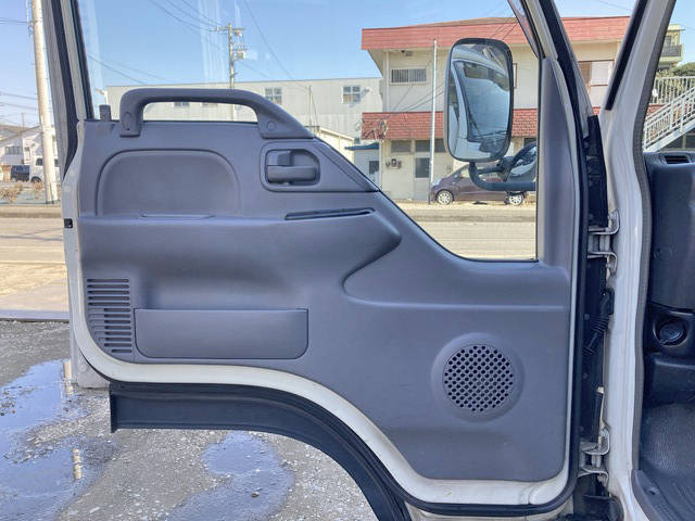 いすゞエルフアルミバン小型（2t・3t）[写真30]