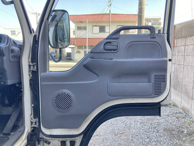 いすゞエルフアルミバン小型（2t・3t）[写真31]