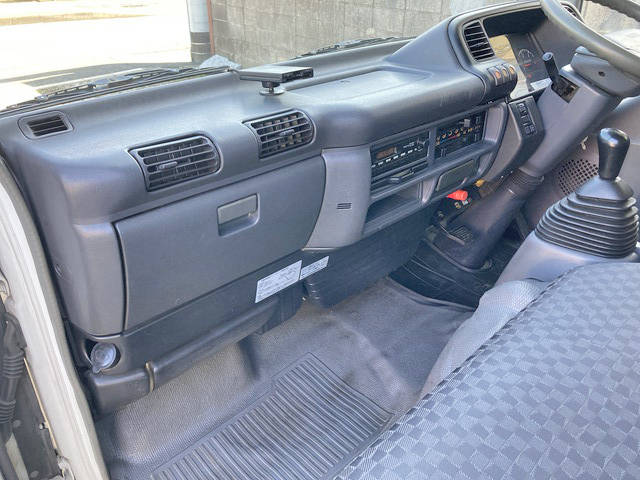 いすゞエルフアルミバン小型（2t・3t）[写真32]