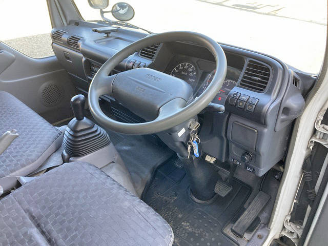 いすゞエルフアルミバン小型（2t・3t）[写真36]