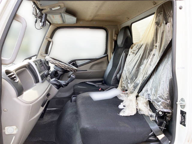 三菱ふそうキャンターアルミバン小型（2t・3t）[写真19]