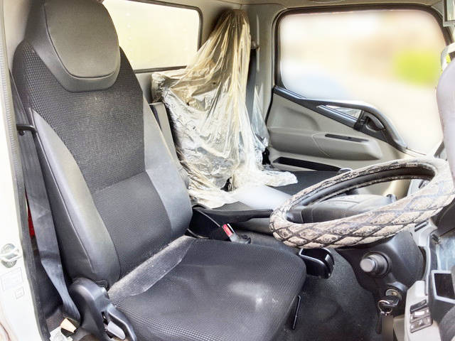 三菱ふそうキャンターアルミバン小型（2t・3t）[写真20]