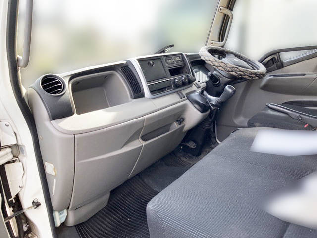 三菱ふそうキャンターアルミバン小型（2t・3t）[写真22]