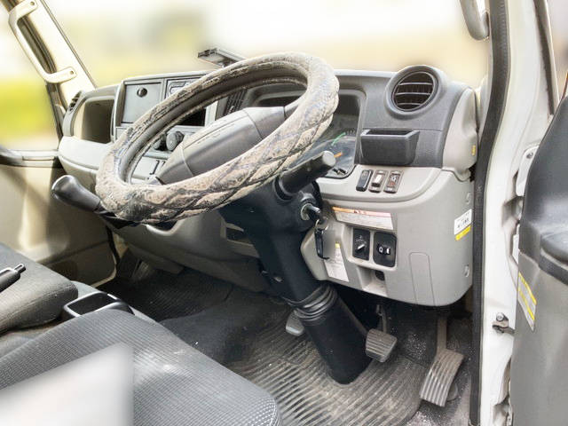 三菱ふそうキャンターアルミバン小型（2t・3t）[写真23]