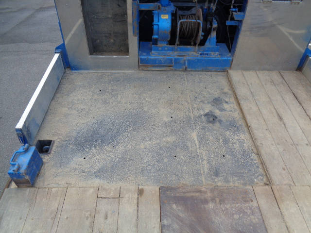 いすゞギガセルフローダー大型（10t）[写真15]