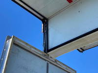 いすゞフォワード冷蔵冷凍ウイング増トン（6t・8t）[写真10]