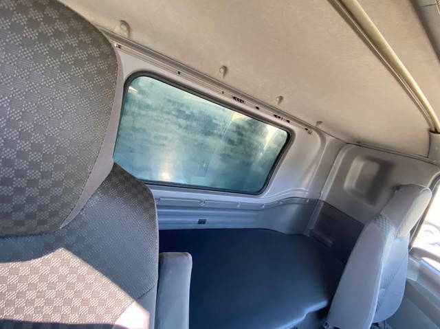 いすゞフォワード冷蔵冷凍ウイング増トン（6t・8t）[写真13]