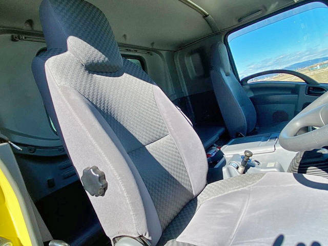 いすゞフォワード冷蔵冷凍ウイング増トン（6t・8t）[写真20]