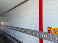 いすゞフォワード冷蔵冷凍ウイング増トン（6t・8t）[写真25]