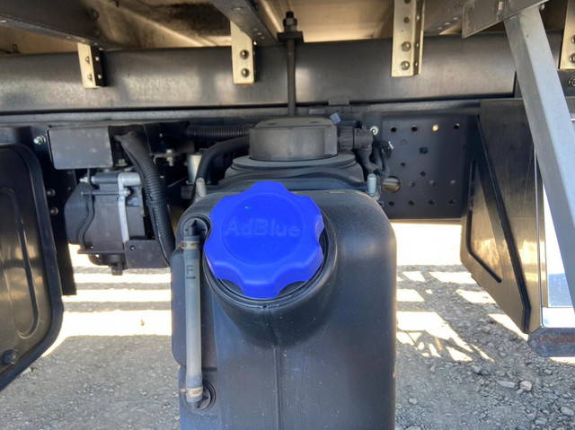 いすゞフォワード冷蔵冷凍ウイング増トン（6t・8t）[写真34]