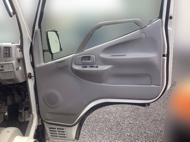 トヨタトヨエース平ボディ小型（2t・3t）[写真20]