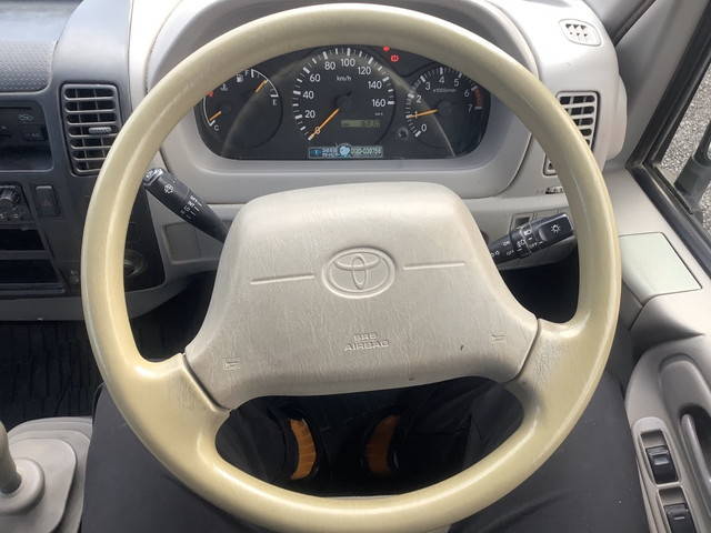 トヨタトヨエース平ボディ小型（2t・3t）[写真26]