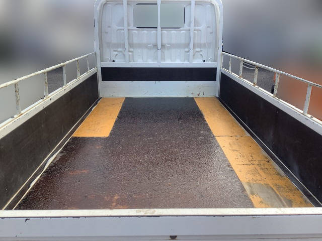 トヨタトヨエース平ボディ小型（2t・3t）[写真06]