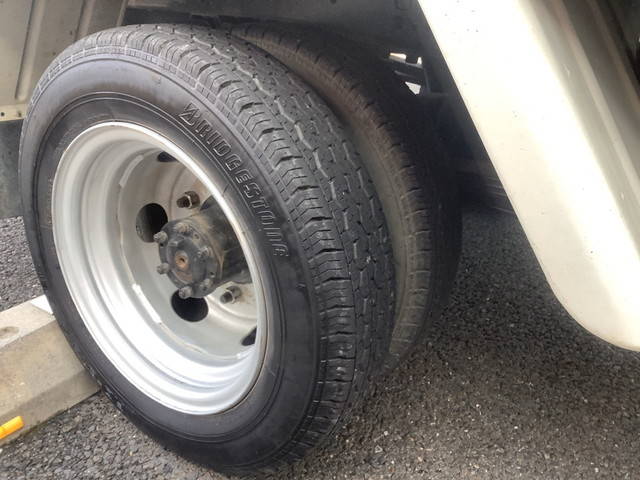 トヨタトヨエース平ボディ小型（2t・3t）[写真08]