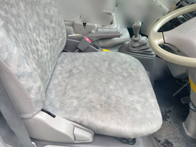 トヨタトヨエース平ボディ小型（2t・3t）[写真19]