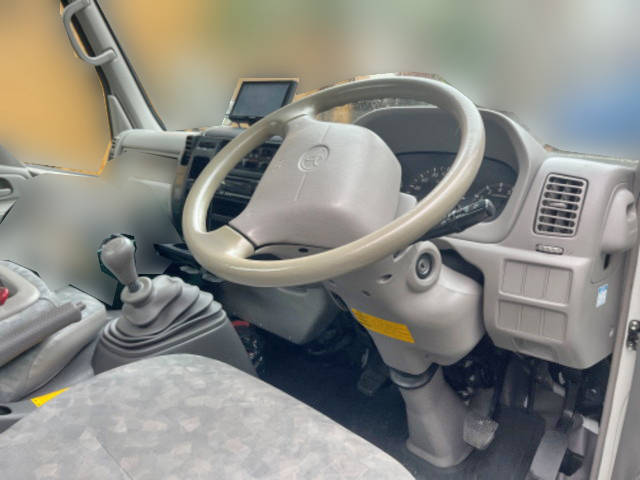 トヨタトヨエース平ボディ小型（2t・3t）[写真20]