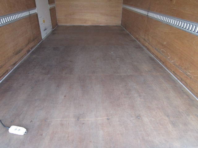 いすゞエルフアルミバン小型（2t・3t）[写真18]