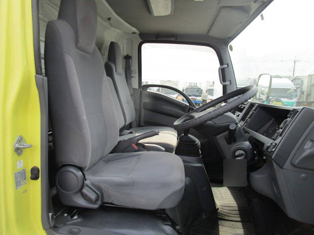 いすゞエルフアルミバン小型（2t・3t）[写真05]