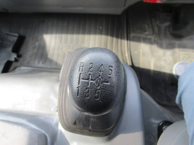 いすゞエルフアルミバン小型（2t・3t）[写真09]