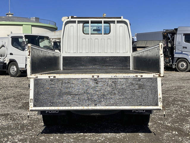三菱ふそうキャンター平ボディ小型（2t・3t）[写真12]
