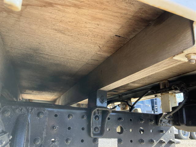 三菱ふそうキャンター平ボディ小型（2t・3t）[写真21]