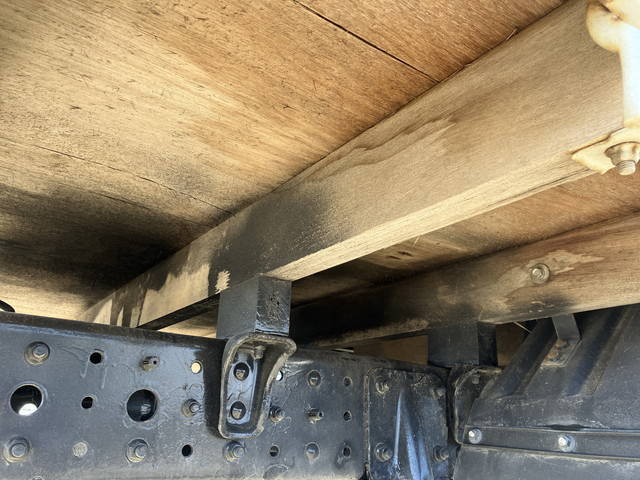 三菱ふそうキャンター平ボディ小型（2t・3t）[写真22]