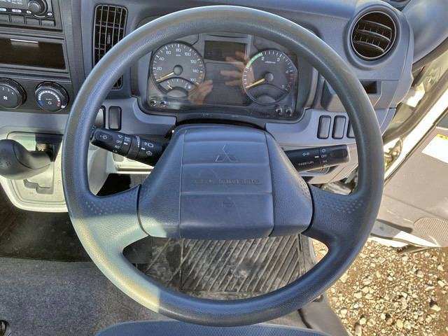 三菱ふそうキャンター平ボディ小型（2t・3t）[写真32]