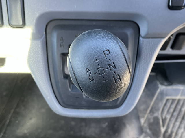 三菱ふそうキャンター平ボディ小型（2t・3t）[写真34]