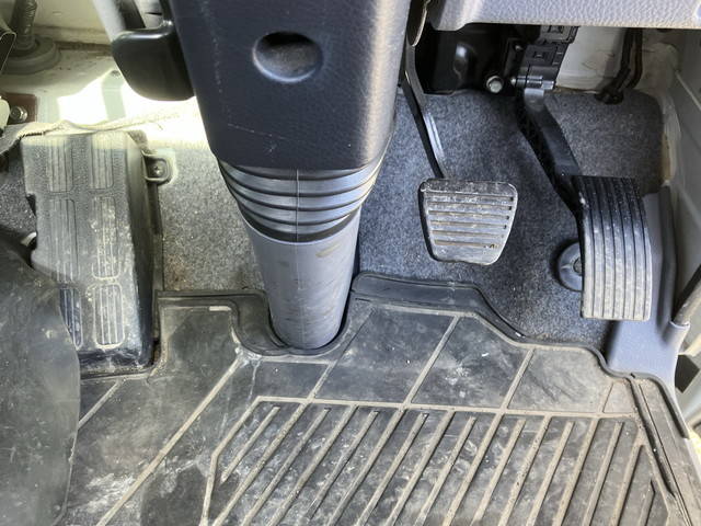 三菱ふそうキャンター平ボディ小型（2t・3t）[写真35]